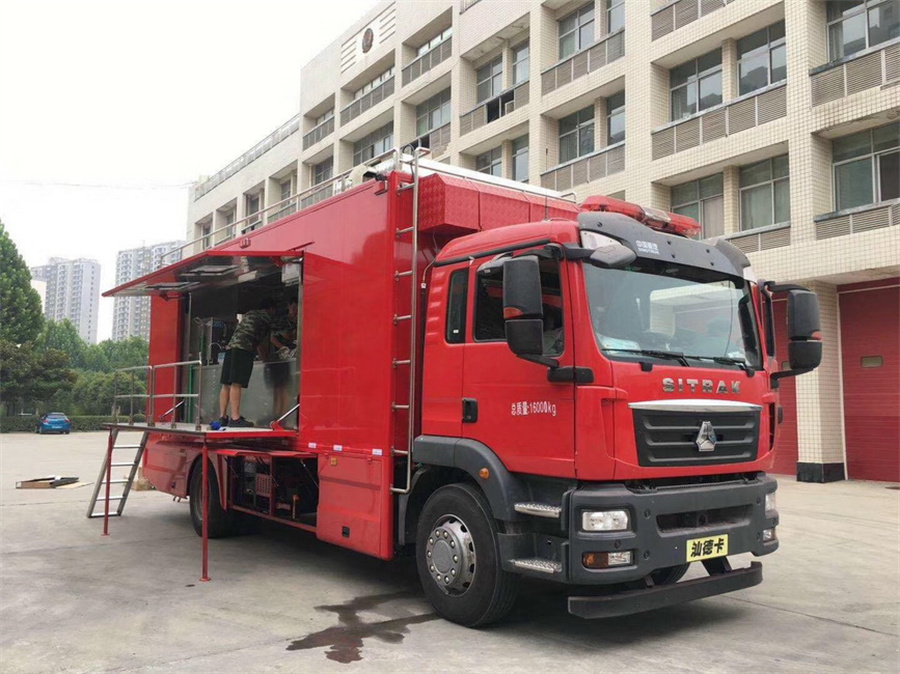 重汽汕德卡300人餐車 重汽汕德卡300人餐車