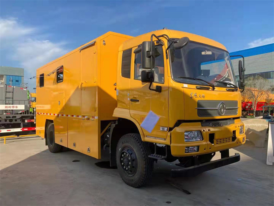 東風四驅自行式炊事車 東風四驅自行式炊事車