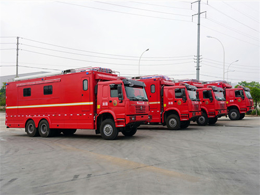 重汽汕德卡6x6越野炊事車 重汽汕德卡6x6越野炊事車