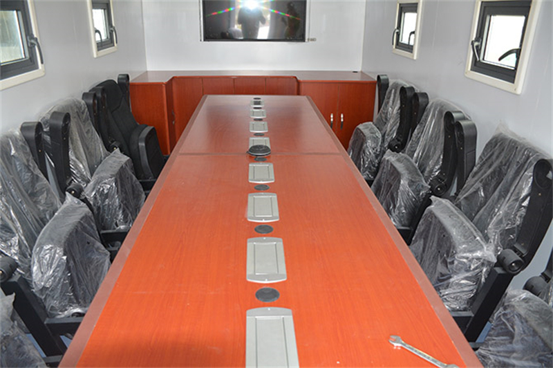 東風六驅越野指揮車