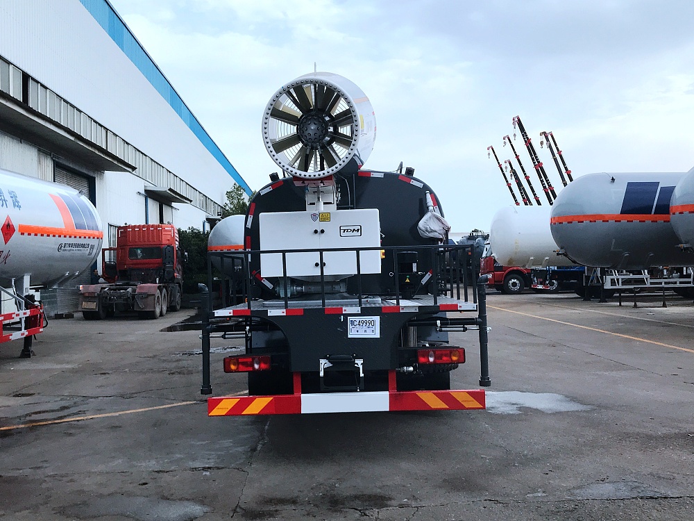 東風專底D3L后雙橋抑塵車國六16立方/50-120米霧炮 東風專底D3L后雙橋抑塵車國六16立方/50-120米霧炮