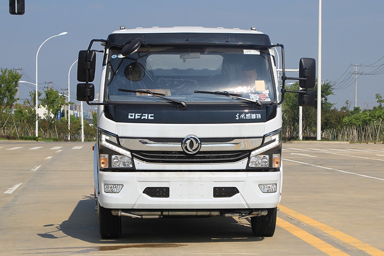 東風大多利卡9噸噴霧車 東風大多利卡9噸噴霧車