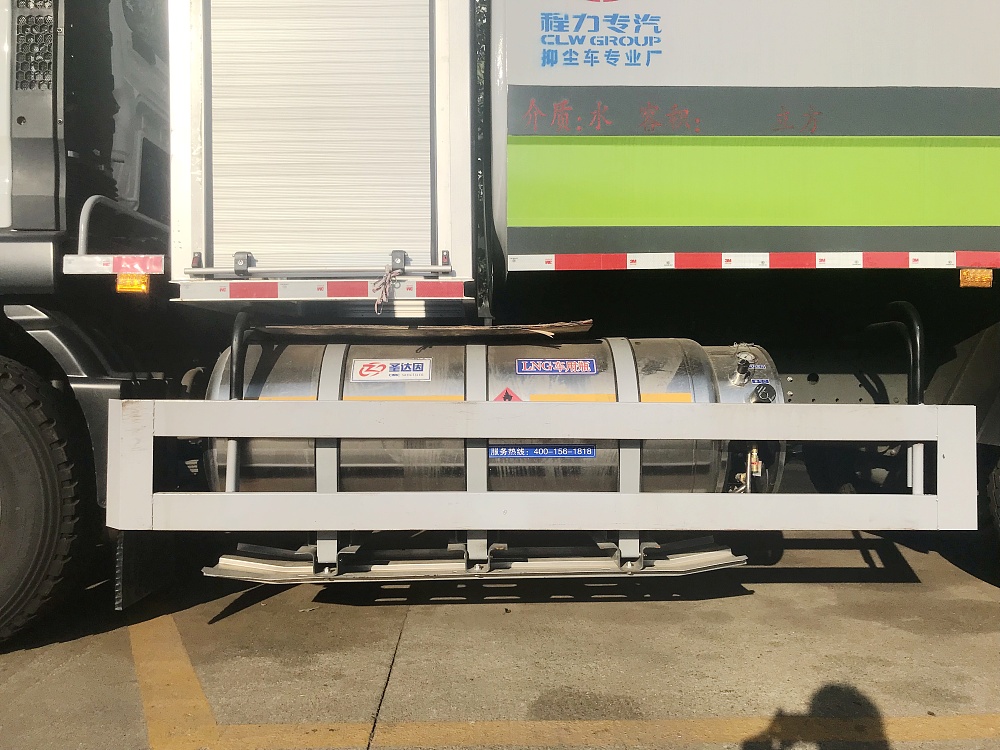 重汽汕德卡后雙橋霧炮車(chē)國(guó)六16立方/50-120米霧炮