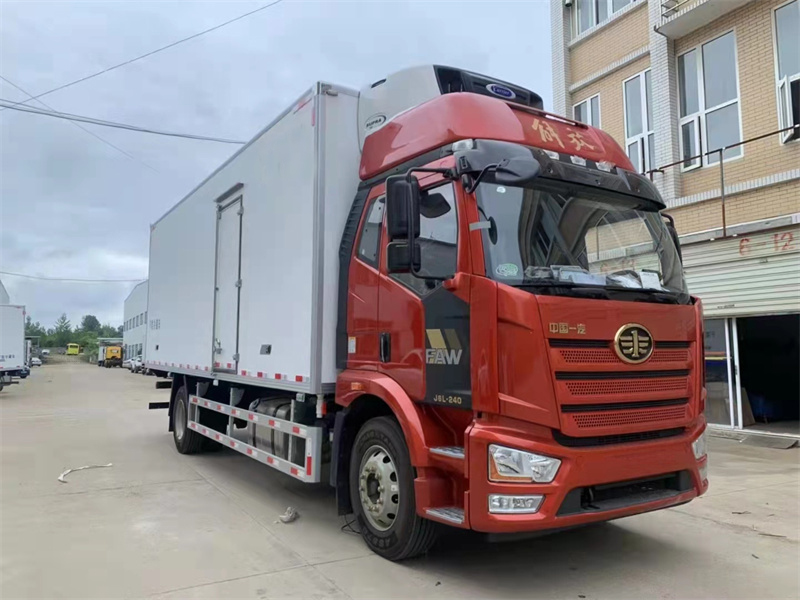 國六 精英版J6L解放6.8米高頂雙臥冷藏車 國六 精英版J6L解放6.8米高頂雙臥冷藏車