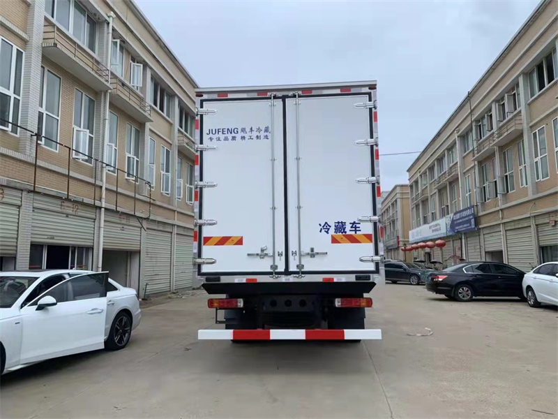 國六 精英版J6L解放6.8米高頂雙臥冷藏車 國六 精英版J6L解放6.8米高頂雙臥冷藏車