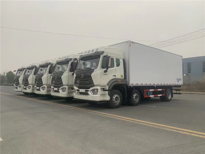 重汽豪翰小三軸高頂雙臥冷藏車 重汽豪翰小三軸高頂雙臥冷藏車
