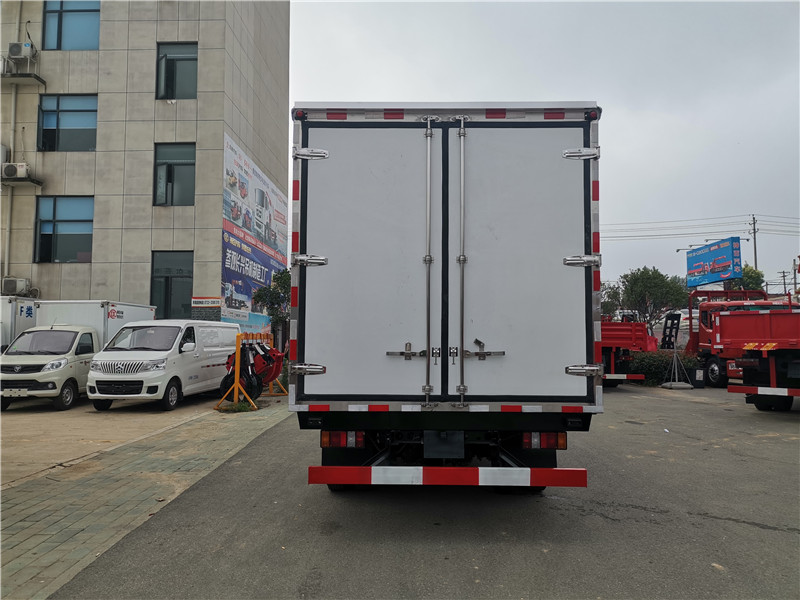 國(guó)六 江鈴凱運(yùn)4.2米肉鉤冷藏車(chē) 國(guó)六 江鈴凱運(yùn)4.2米肉鉤冷藏車(chē)