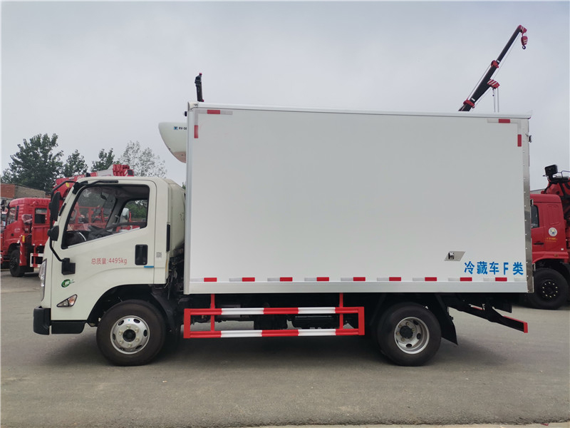 國(guó)六 江鈴凱運(yùn)4.2米肉鉤冷藏車(chē) 國(guó)六 江鈴凱運(yùn)4.2米肉鉤冷藏車(chē)