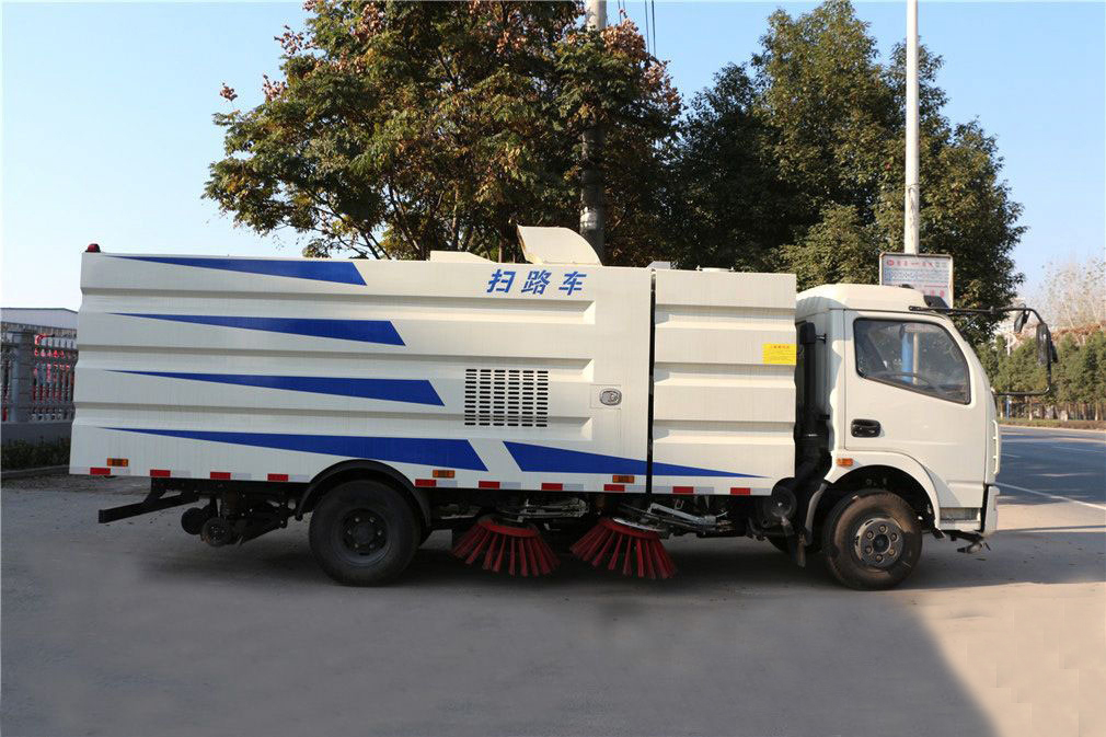 不上牌2.5方水 5方塵東風多利卡掃路車 不上牌2.5方水 5方塵東風多利卡掃路車
