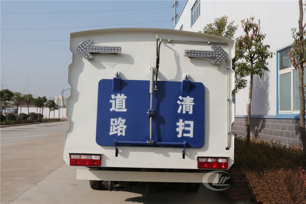 不上牌2.5方水 5方塵東風多利卡掃路車 不上牌2.5方水 5方塵東風多利卡掃路車