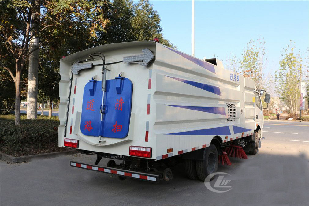不上牌2.5方水 5方塵東風多利卡掃路車 不上牌2.5方水 5方塵東風多利卡掃路車