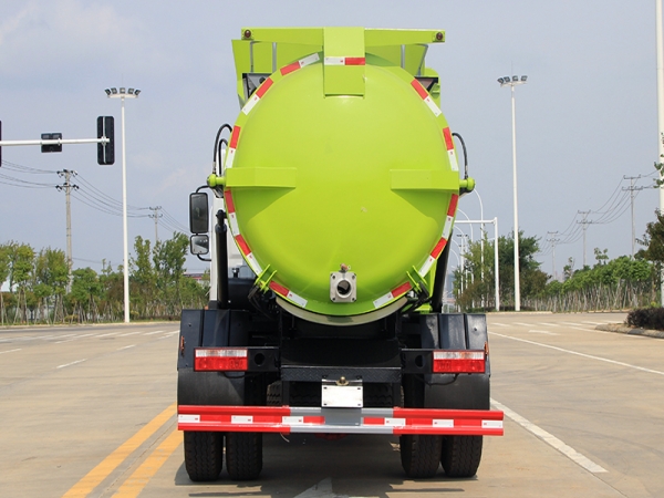 國六東風(fēng)D9 9.5方 餐廚垃圾車圓罐 國六東風(fēng)D9 9.5方 餐廚垃圾車圓罐