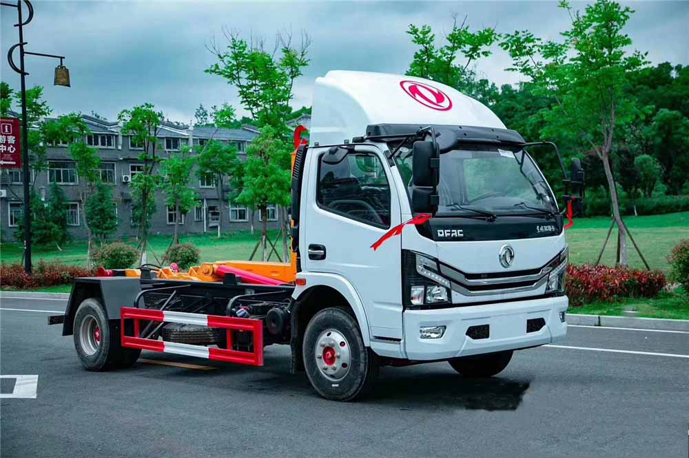 國六7-8方東風(fēng)D7 勾臂垃圾車 國六7-8方東風(fēng)D7 勾臂垃圾車