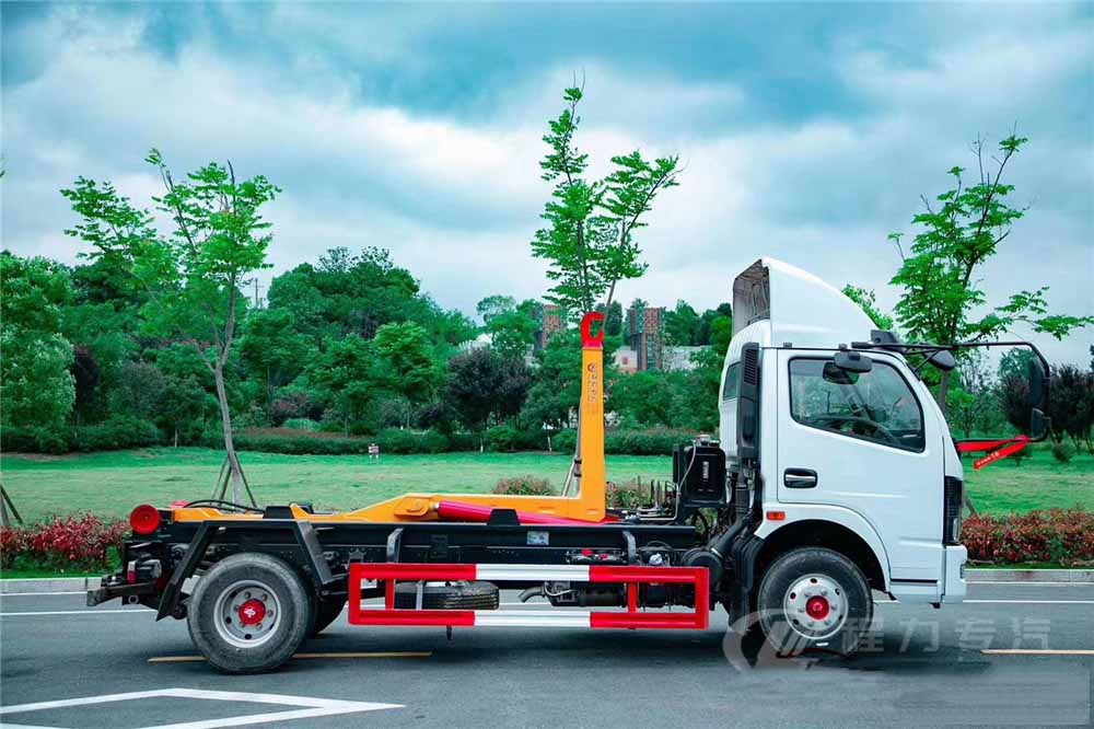國六7-8方東風(fēng)D7 勾臂垃圾車 國六7-8方東風(fēng)D7 勾臂垃圾車
