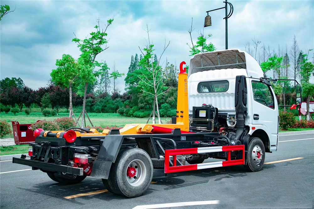 國六7-8方東風(fēng)D7 勾臂垃圾車 國六7-8方東風(fēng)D7 勾臂垃圾車