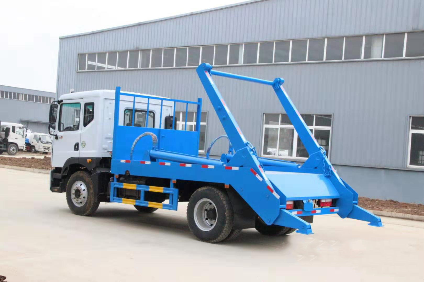 國(guó)六10立方東風(fēng)D9 擺臂垃圾車(chē) 國(guó)六10立方東風(fēng)D9 擺臂垃圾車(chē)