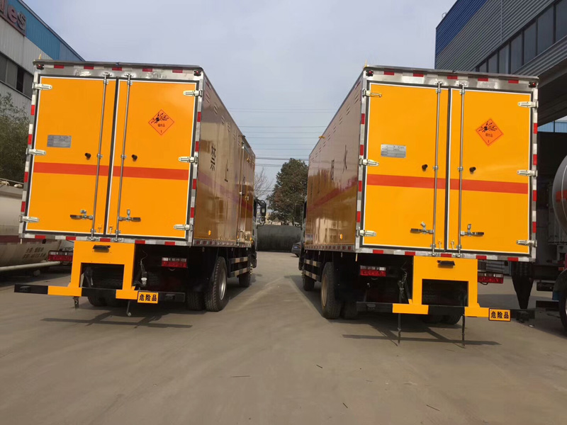 東風(fēng)6米3 9.9噸爆破器材車 東風(fēng)6米3 9.9噸爆破器材車