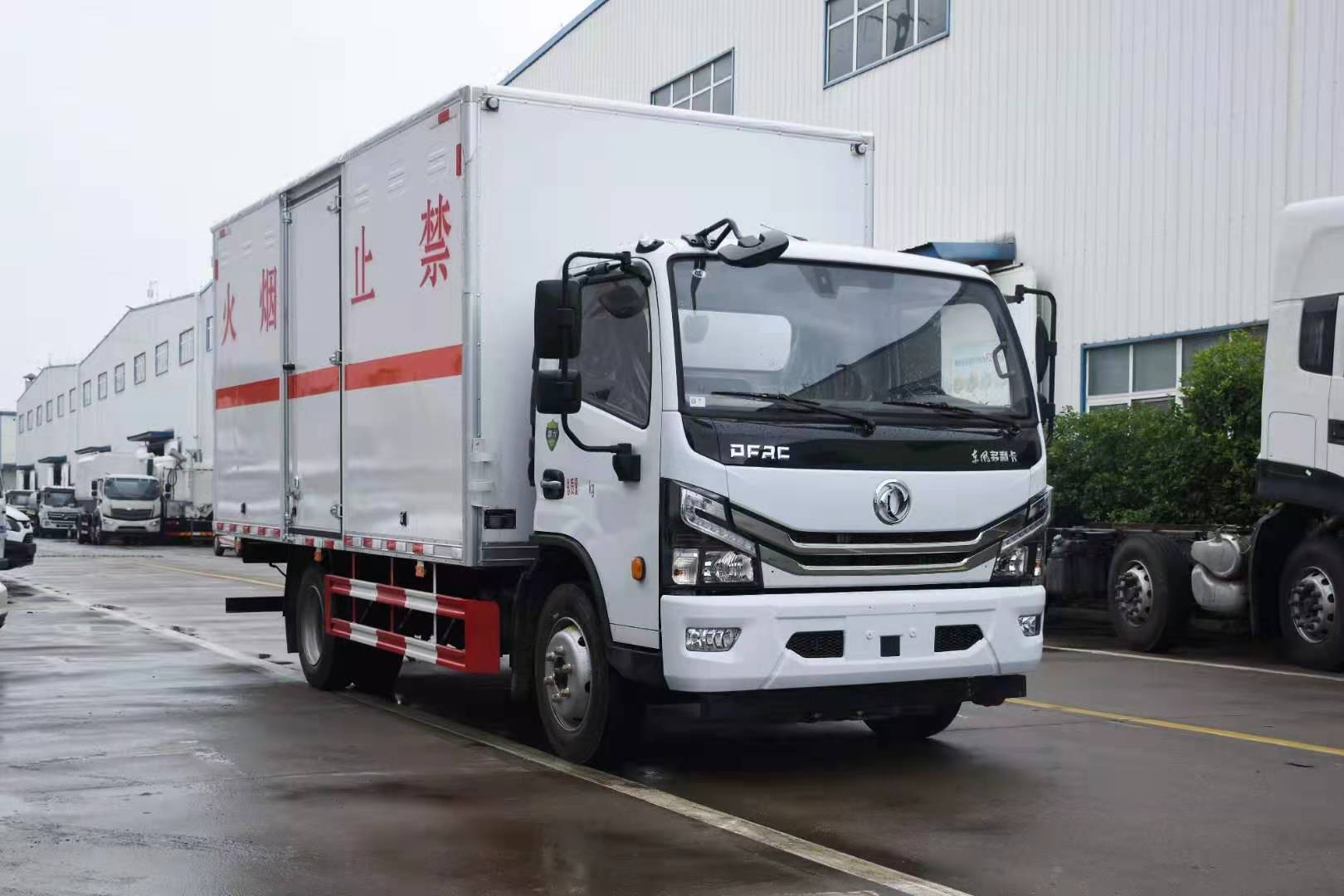 東風5.15米貨廂爆破器材運輸車 東風5.15米貨廂爆破器材運輸車