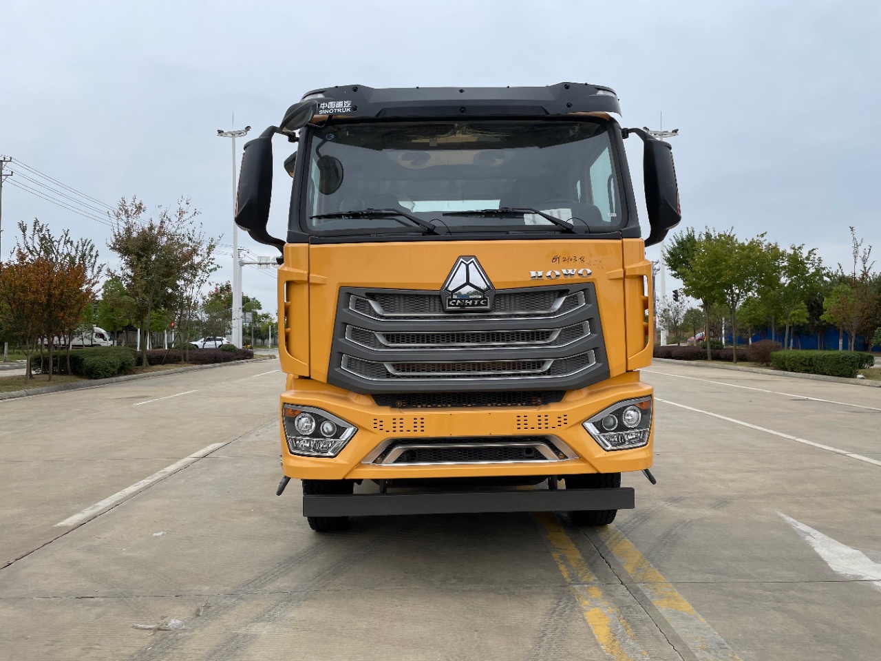 重汽豪沃寬體寬臥單橋大板清障車(chē)