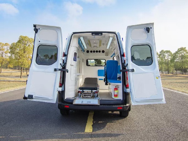 福特全順T6救護(hù)車(模具版) 福特全順T6救護(hù)車(模具版)