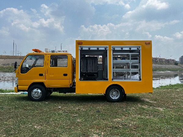 五十鈴雙排座排水車（1000立方）