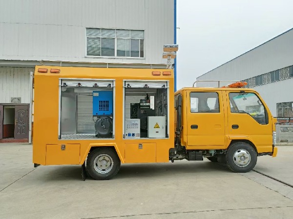 五十鈴雙排座裝備救險車