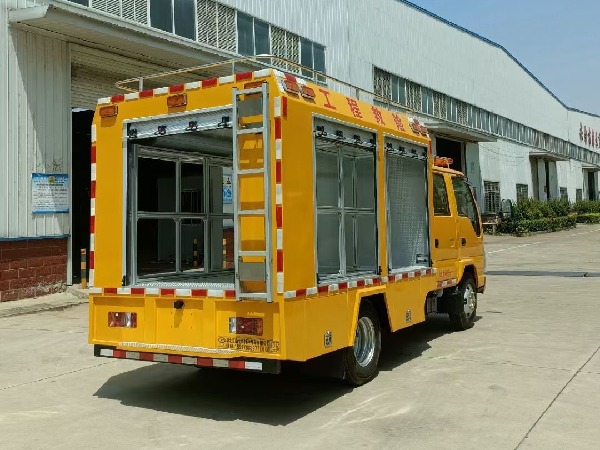 五十鈴雙排座裝備救險車