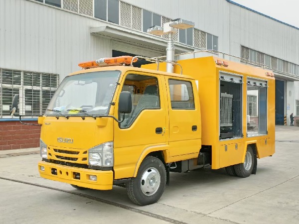 五十鈴雙排座裝備救險車