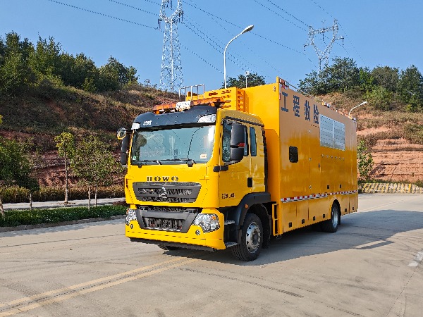 重汽豪沃排澇救險(xiǎn)車（2000立方）