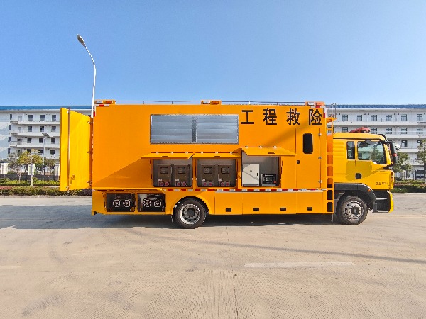 重汽豪沃排澇救險(xiǎn)車（2000立方）